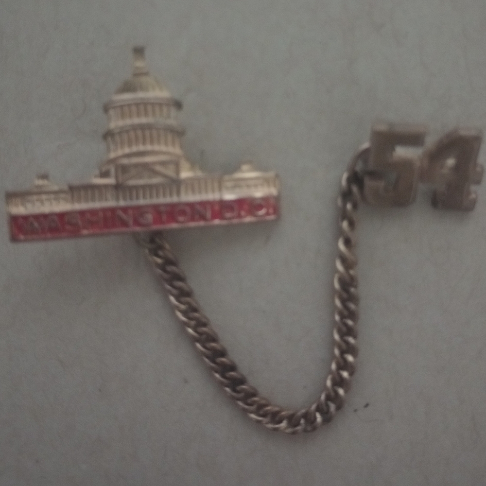 Washington D.C. Capitol Building Pin with Chain - Picture 2 of 5